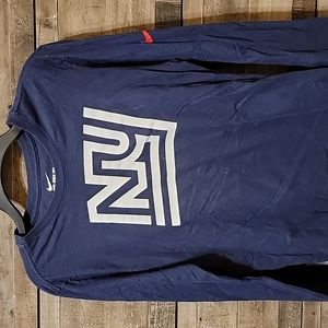 Man's Nike long sleeve